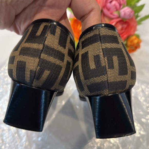Authentic Fendi shoes - Picture 6 of 10